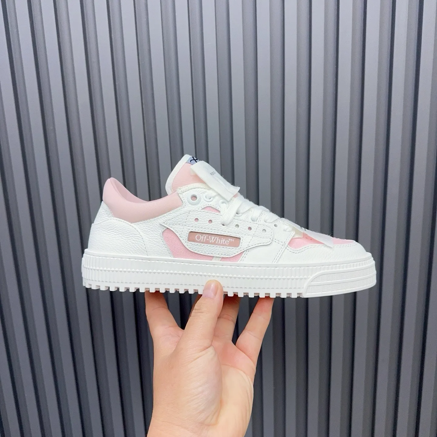 P760 OFF WHITE⚡️Couple model⚡️35-40 women’s model 39-46 men’s model